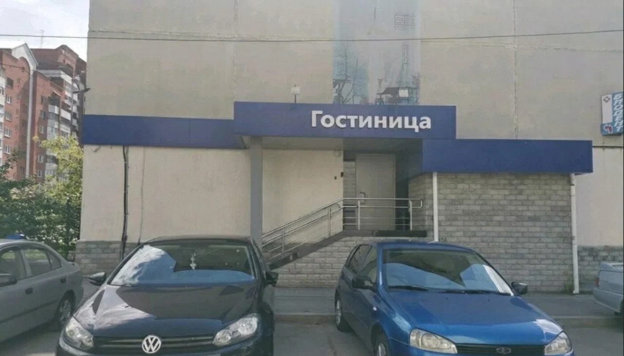 Фасад гостиницы на Крауля